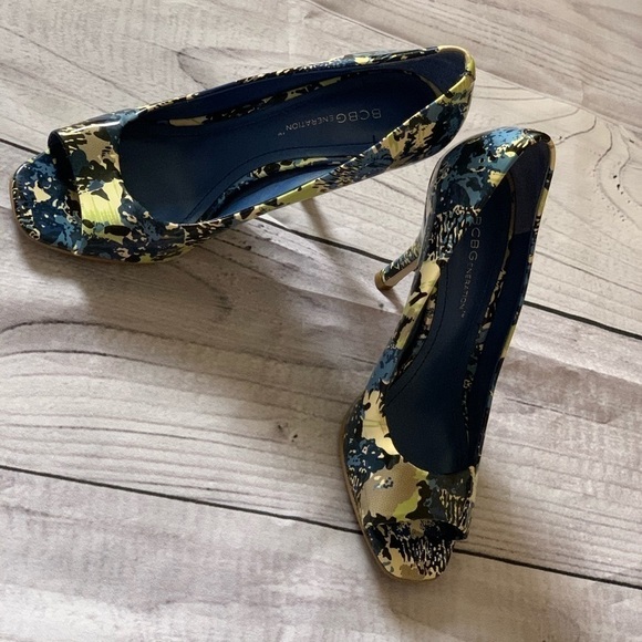 ✅2X Host Pick✅ BCBGeneration Stiletto Open Toe Pumps, Size 6B - Picture 3 of 8